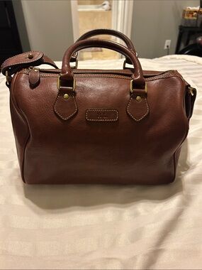 Vgt. Ralph Lauren satchel bad with removable strap and brass hardware.